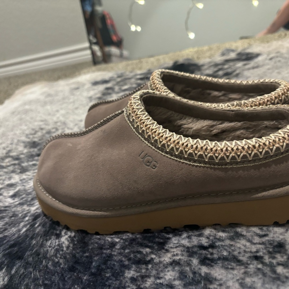 Tasman uggs size 8
